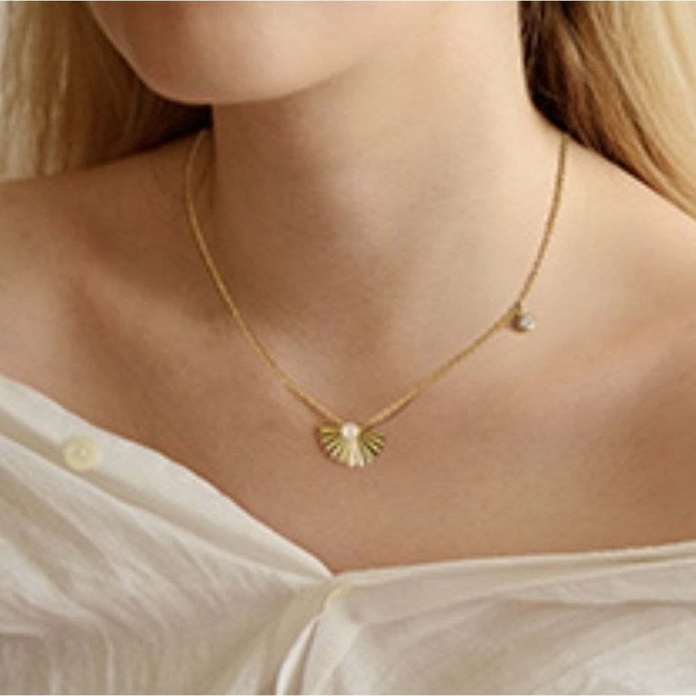 🩵🗨⏭️NIB Sterling Silver Gold Seashell & Pearl Pendant Necklace